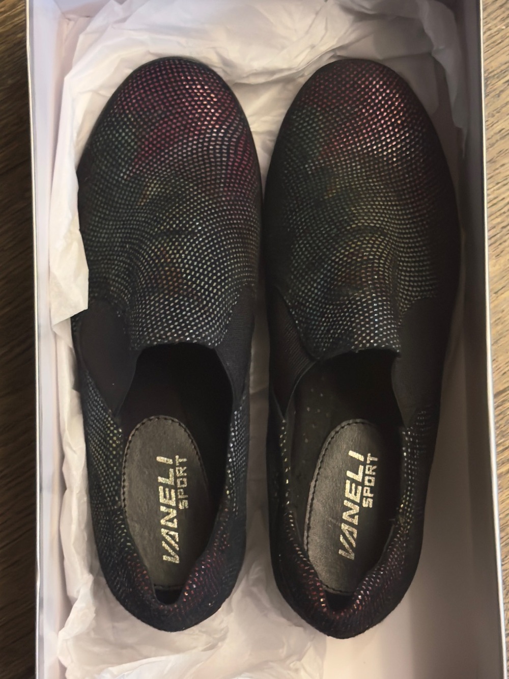 Brand New VANELi Sport Slip-On Sneakers in Black with Iridescent Detail Size 6